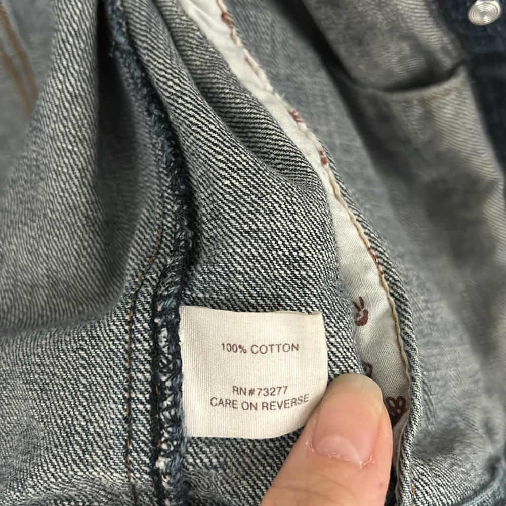 Women’s darker wash jean jacket - Picture 6 of 7